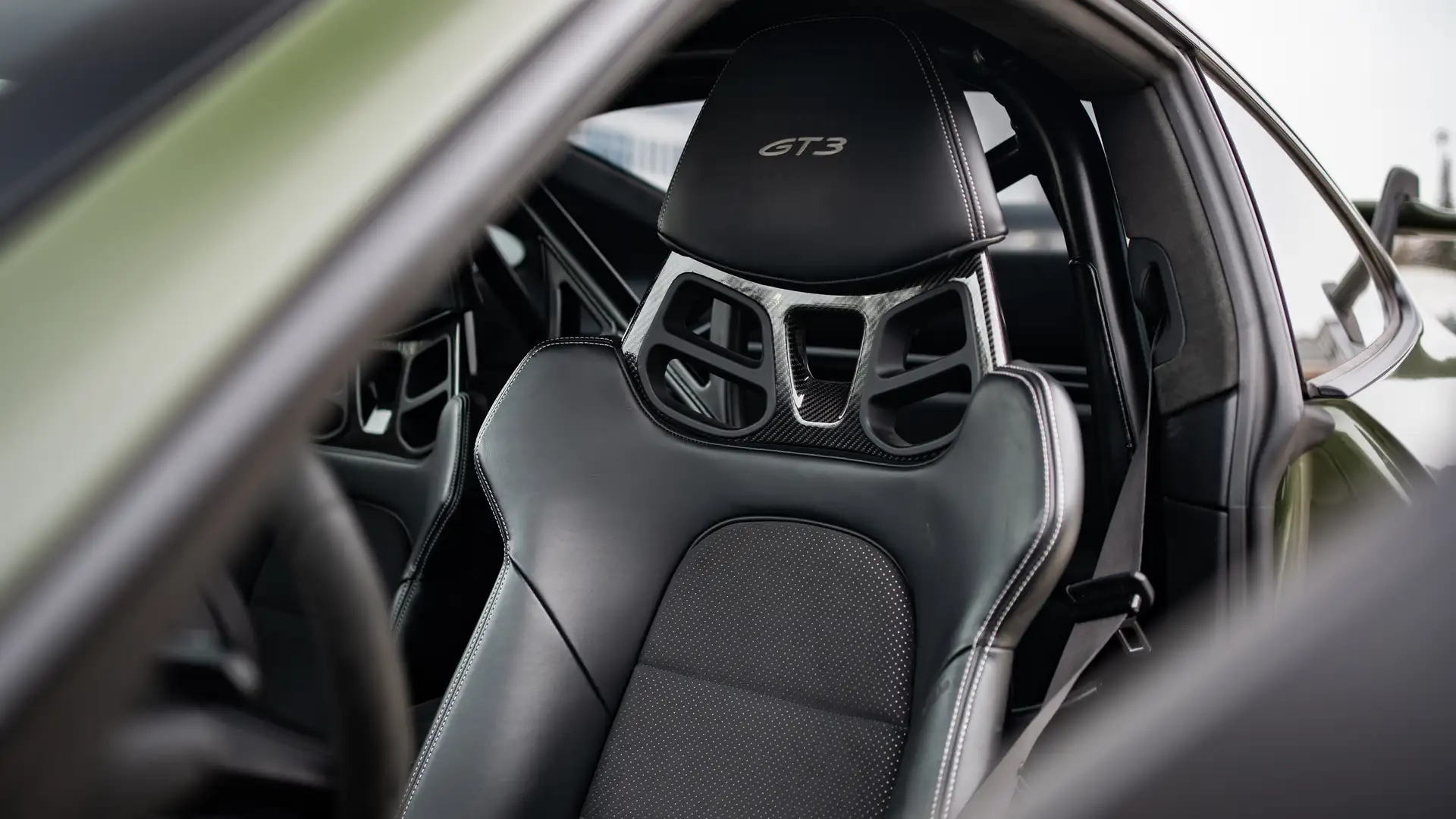 The seats of our Porsche GT3 in Nato Olive.